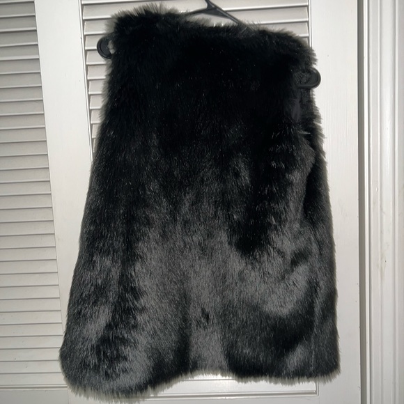 Black Faux Fur Vest - Picture 2 of 6